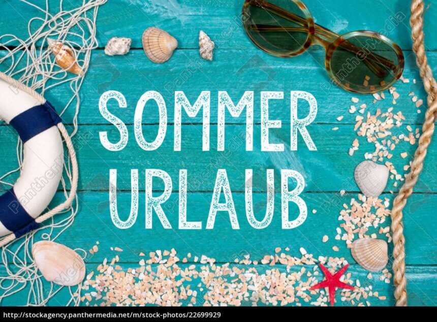 sommerurlaub-strand-utensilien-auf-holz_22699929_high-1200×885
